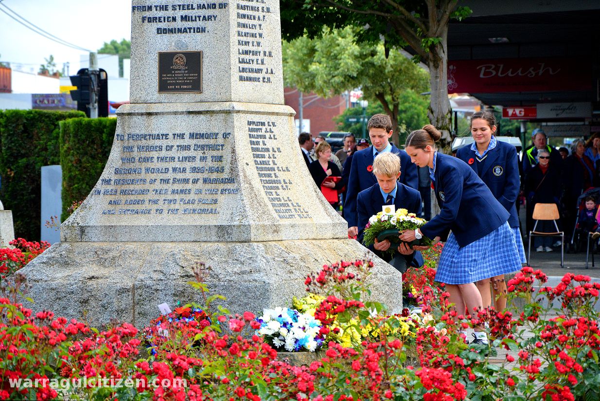 wreath laying remembrance day warragul servicd 2015 by william pj kulich for warragul baw baw citizen